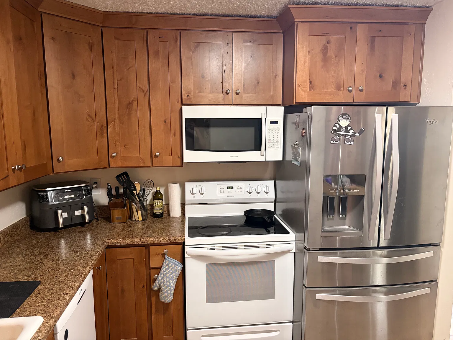 3 bed, 155 sqft, $900 — Photo 2