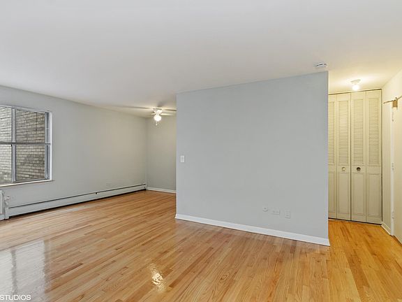 5th image of 510 W Briar Pl APT 205