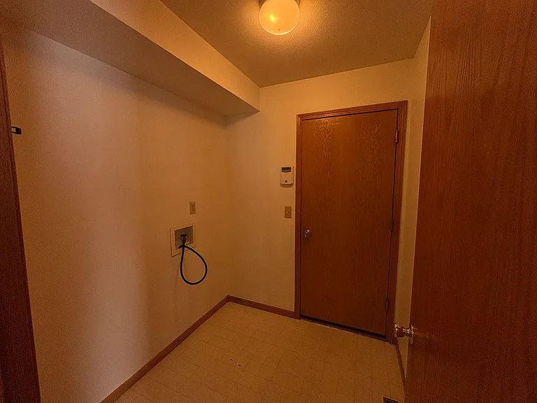 3425 Red Mountain Dr — Photo 12