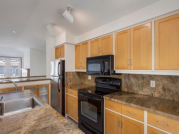 2nd image of 1059 Union St APT L