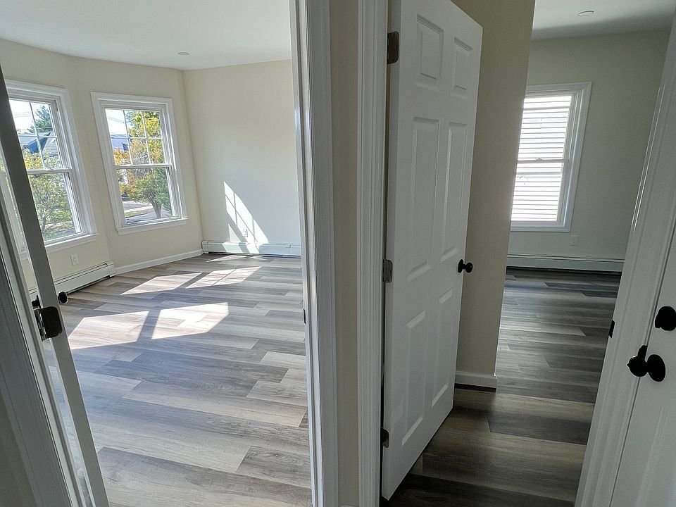 bedroom 1-right
bedroom 2-left