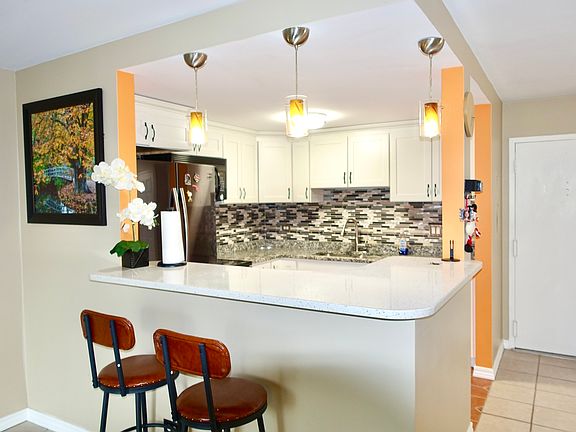 3rd image of 2015 S Finley Rd APT 408