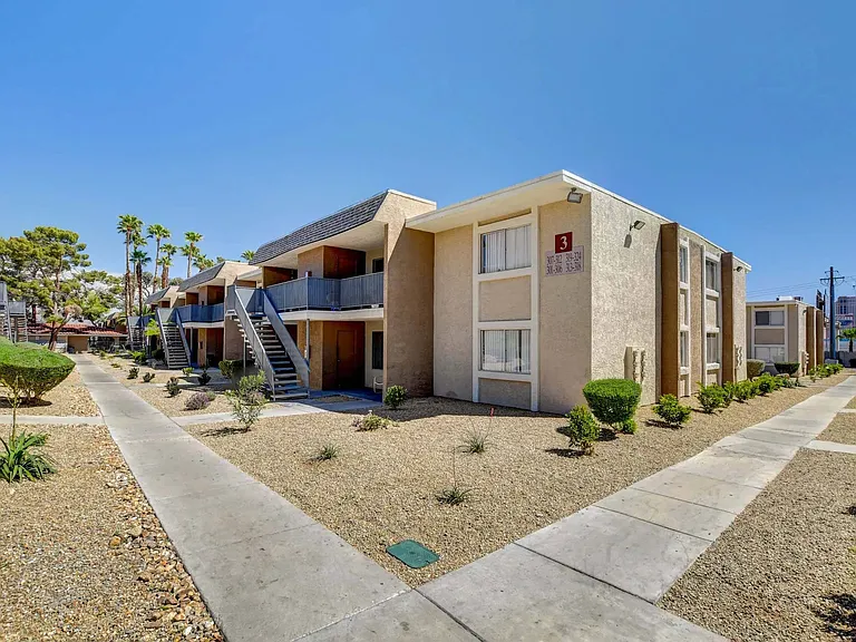 Rancho Vista Apartments — Photo 6