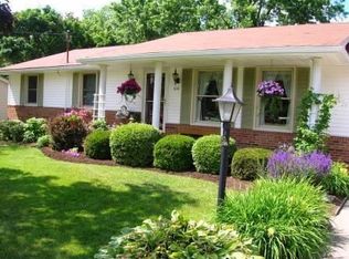 1061 Chaparrel Rd SW, Hartville, OH 44632