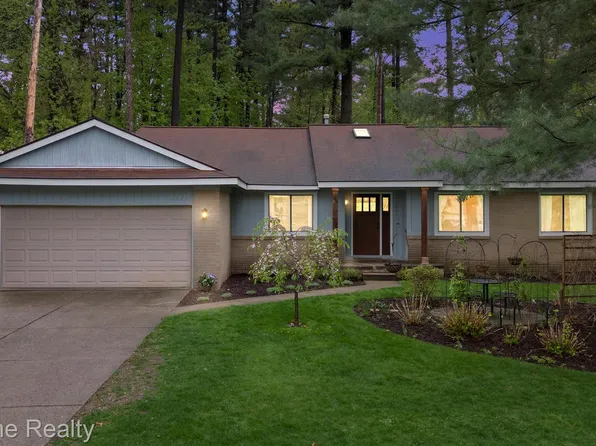 4143 Emerald Pines Dr, Commerce Township, MI 48390