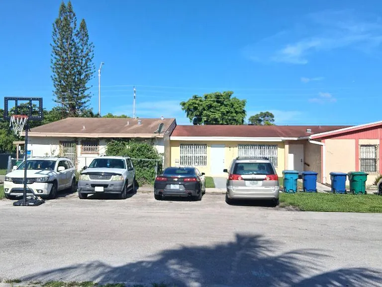 3718 NW 113th St — Photo 6