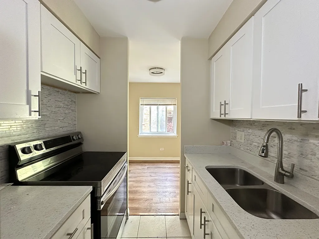 2 bed, 1.5 bath, 900 sqft, $2,600 — Photo 4