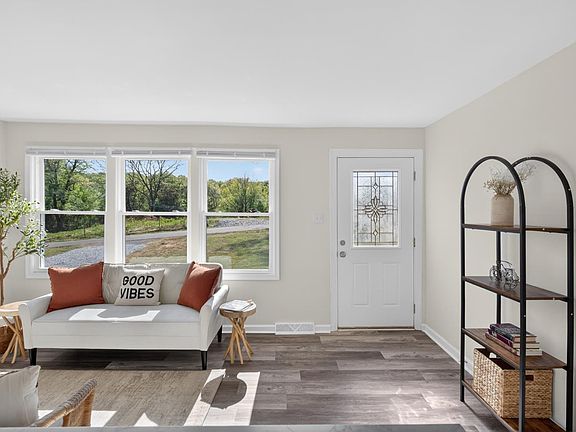 4th image of 228 Chapel Ln