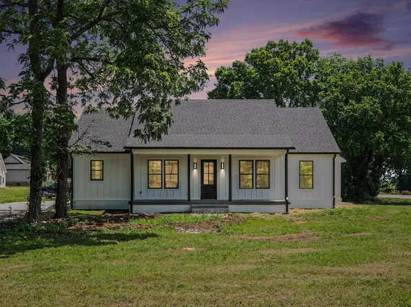 1798 Twin Caves Dr, Lewisburg, TN 37091