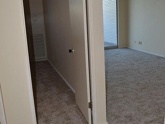 2nd image of 3000 Farnam St APT 2N
