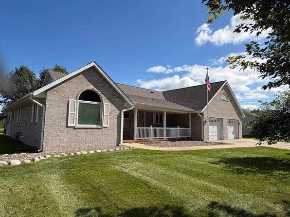 485 Lions Dr, Lena, IL 61048