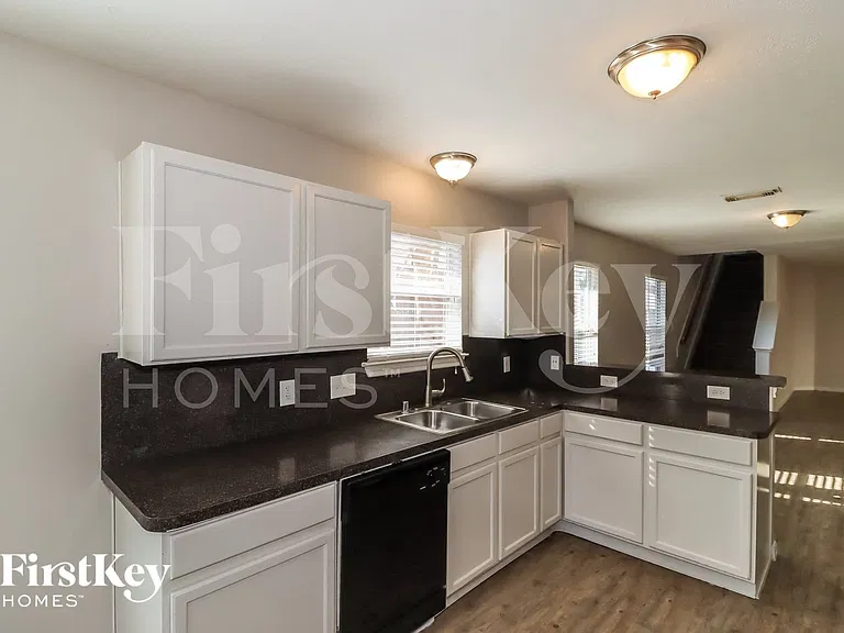 14111 Bishop Bend Ln — Photo 5