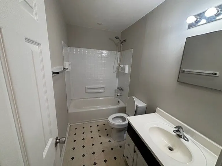 1529 Old Central Rd #B — Photo 7