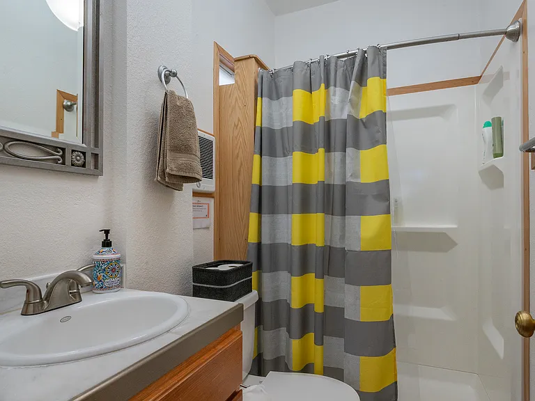 2431 Potter St — Photo 12