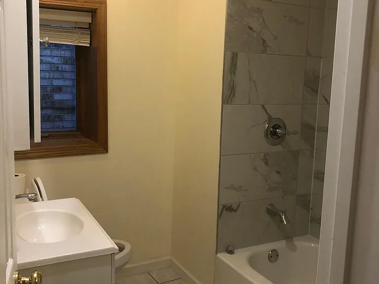 3815 S Parnell Ave #1F — Photo 18