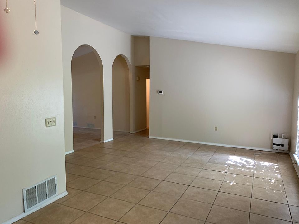 1st image of 11158 El Sendero St