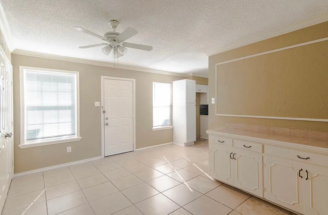 4 bed, 1458 sqft, $2,200 — Photo 4