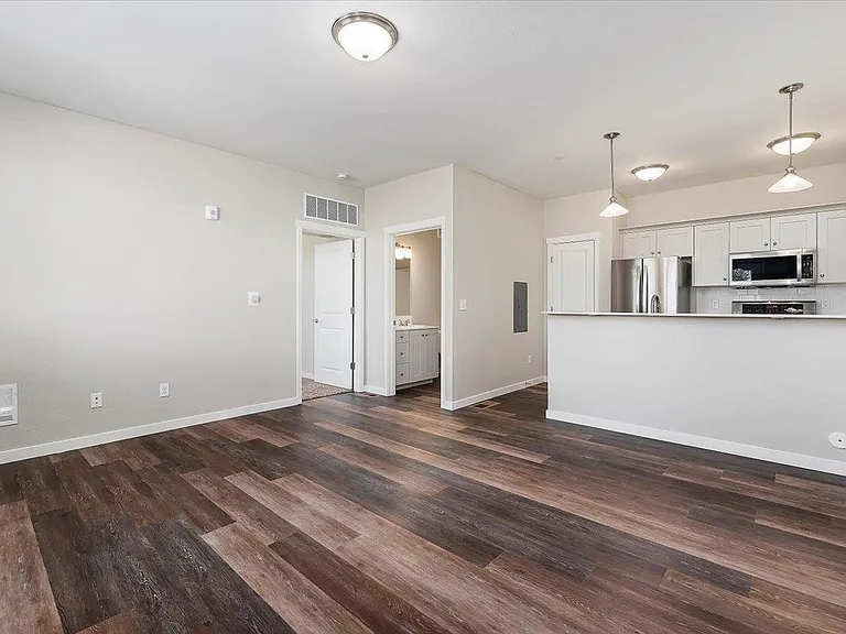 The Summit Apartments — Photo 43