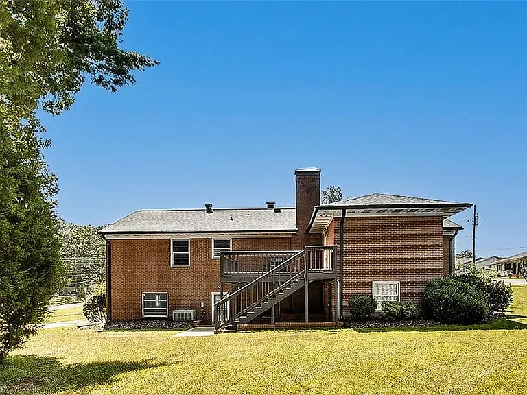 223 Rich Ave — Photo 21