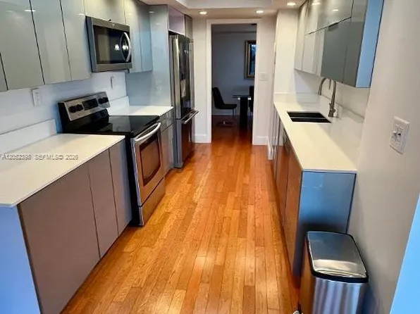1000 Quayside Ter, Miami, FL