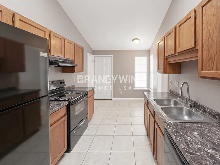 3363 Hampstead Dr — Photo 8