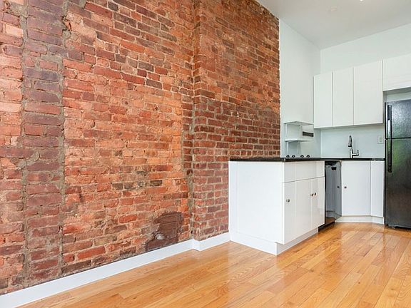 3rd image of 479 Warren St APT 4A