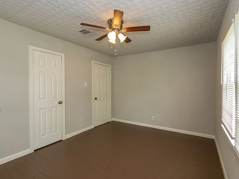 4710 El Paso St — Photo 5