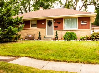 8832 W Kiehnau Ave, Milwaukee, WI 53224