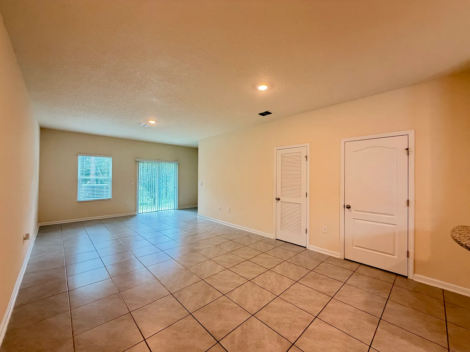 3 bed, 2.5 bath, 1502 sqft, $1,995 — Photo 3