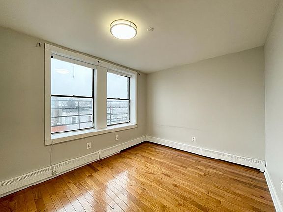 4th image of 205-207 Monticello Ave #1
