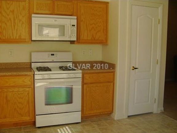 5th image of 9480 Borough Park St