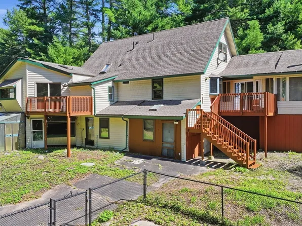 5 Old Farm Cir, Belchertown, MA 01007