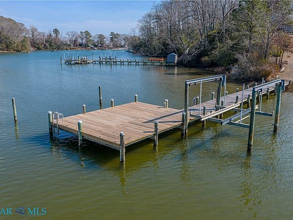 2nd image of 749 Blue Barn Rd