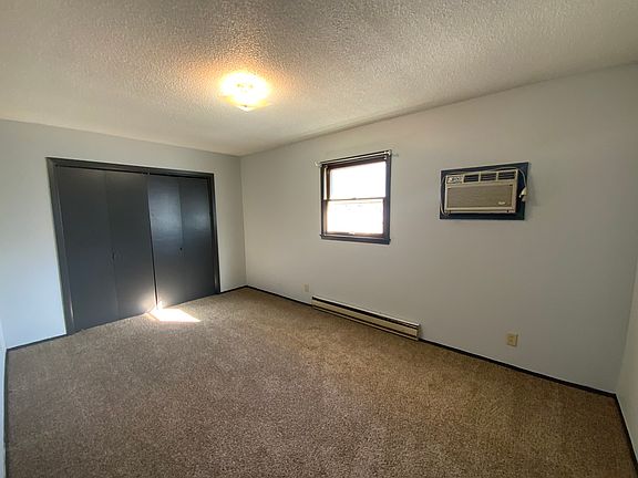4th image of 504 W Woodbury St #8