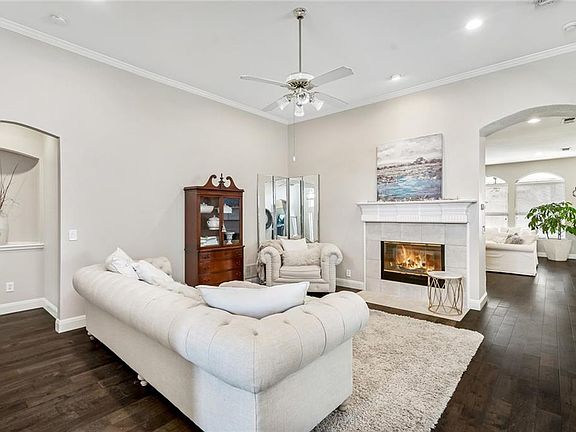 3rd image of 3005 Downhill Ln