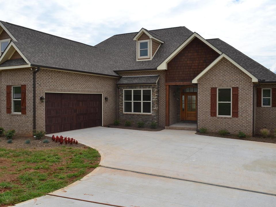 1st image of 912 Montgomery Ln