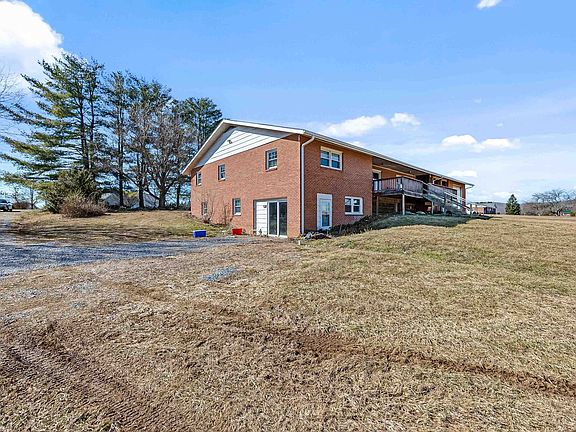 4th image of 575 Stafford Dr