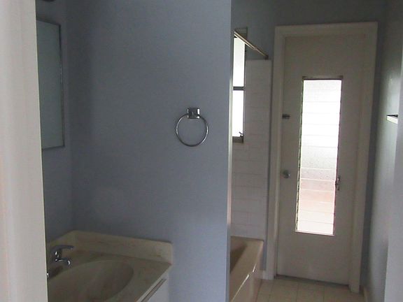 5th image of 2354 Sherwood Forest Blvd