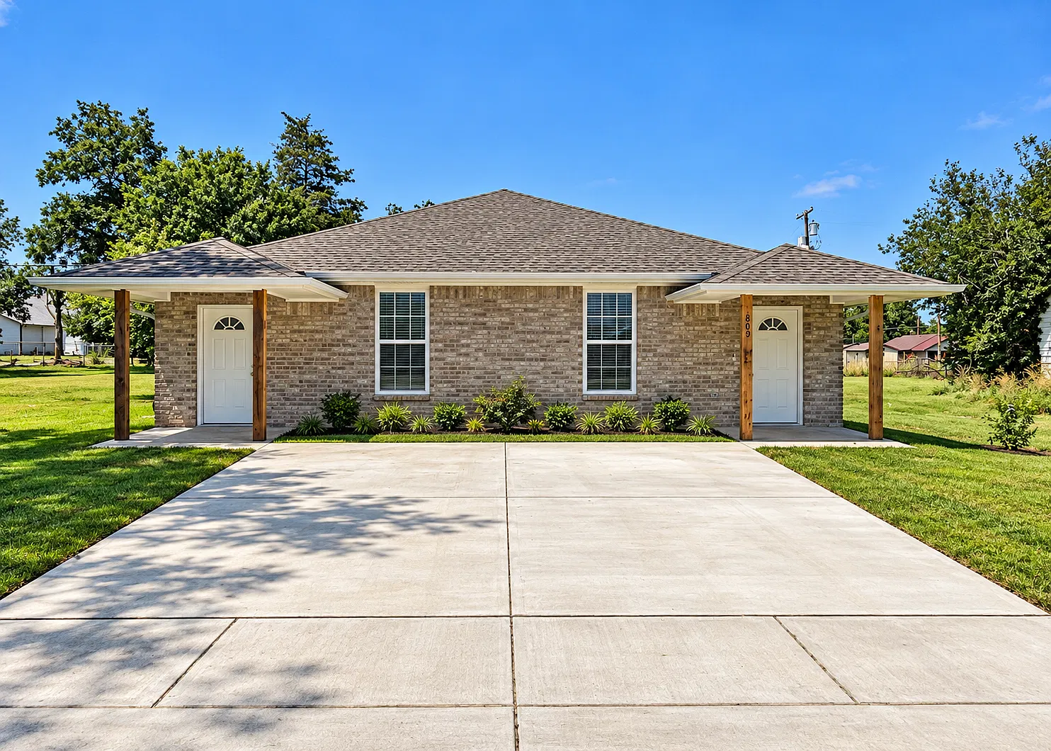 3 bed, 1150 sqft, $1,350 — Photo 1