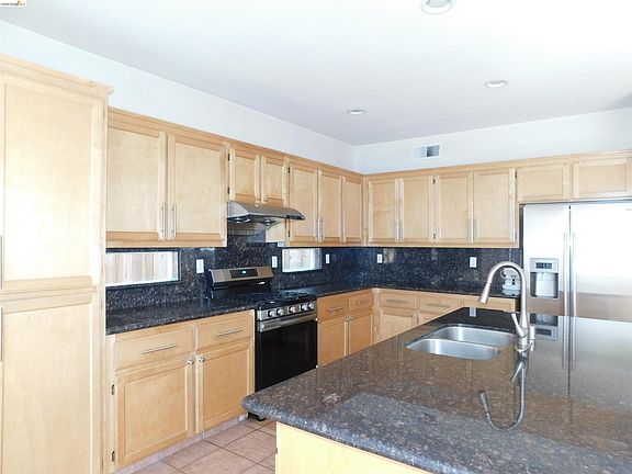 5th image of 15678 Atlantus Ave