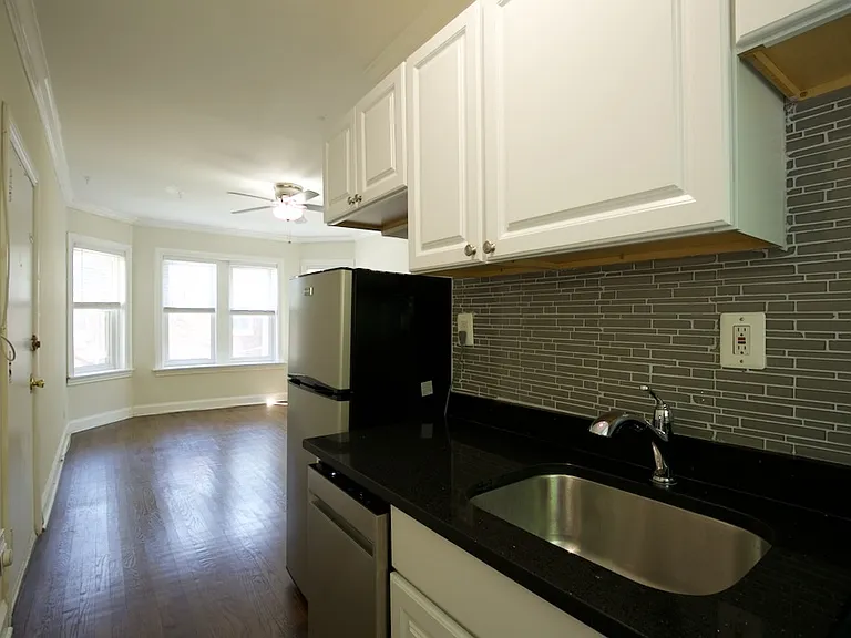 646.5 W Roscoe St #S3 — Photo 5