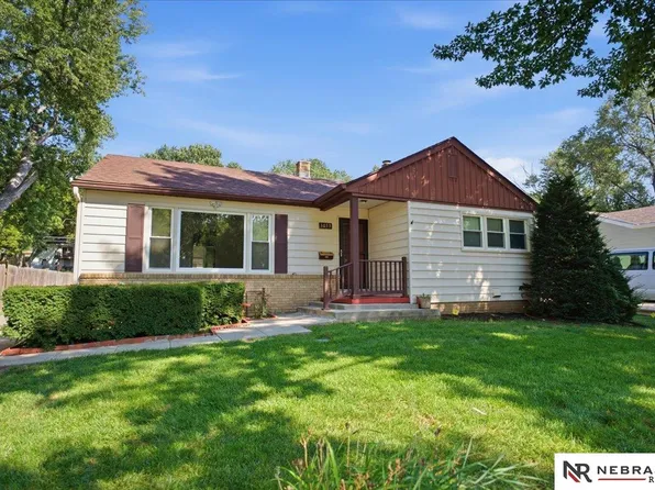 1033 N 76th St, Omaha, NE 68114