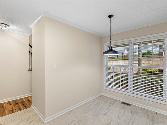 5th image of 246 Hampton Rd APT 8B