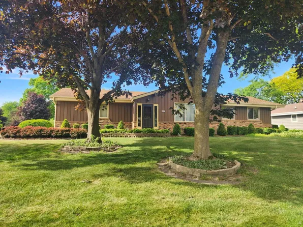14875 W Signet LANE, New Berlin, WI 53151