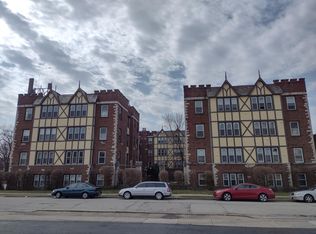 8005 Edgewater Rd #106, Riverside, IL 60546