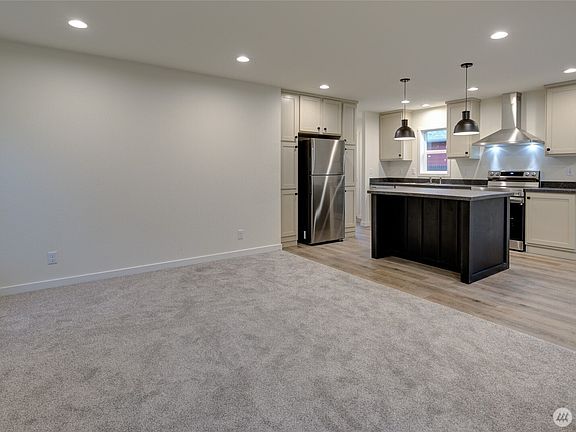 4th image of 202 E Rain Street