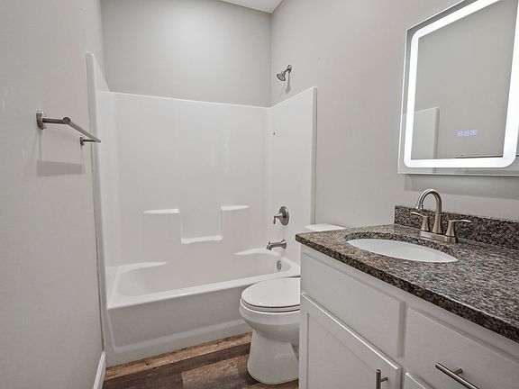 4th image of 275 Myrtle Ave