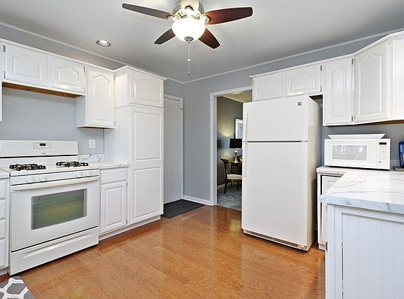 4th image of 208 Dartmouth Ct