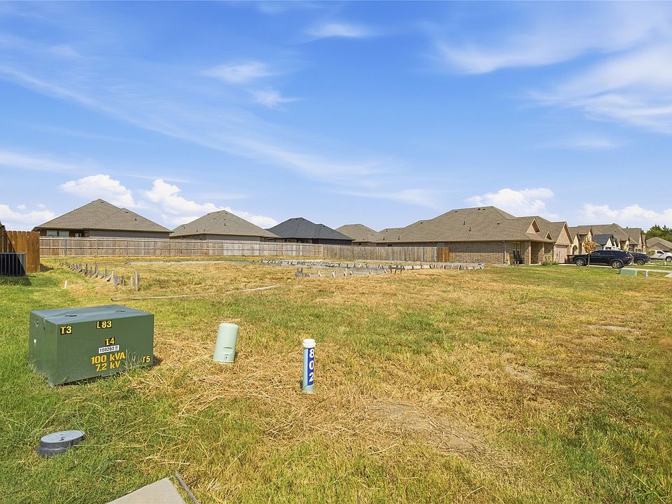 1st image of 802 Greyson Ln