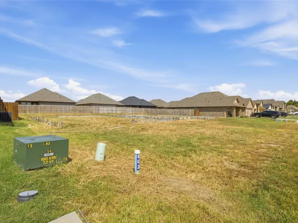 802 Greyson Ln, Greenville, TX 75402